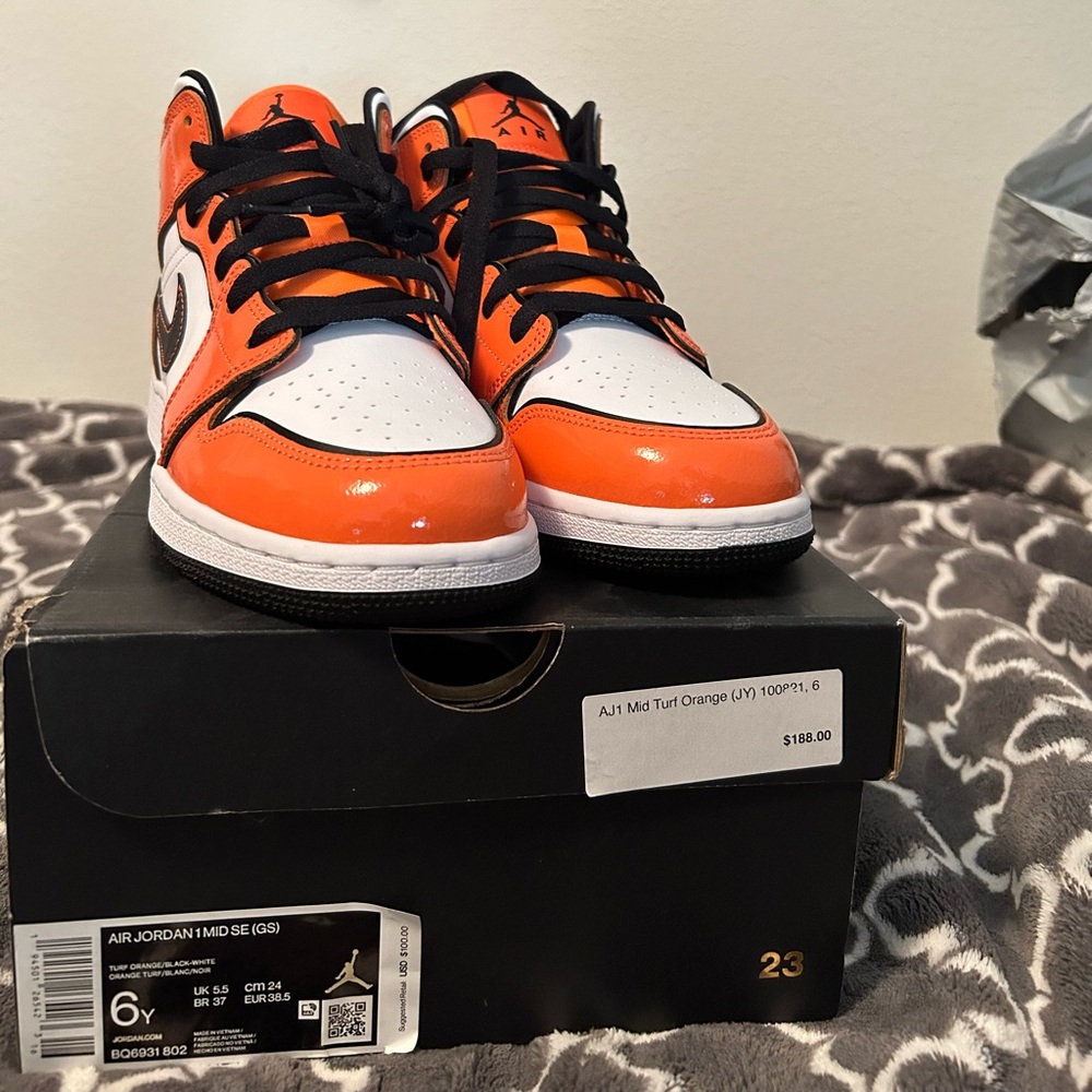 Air Jordan 1 Mid Turf Orange